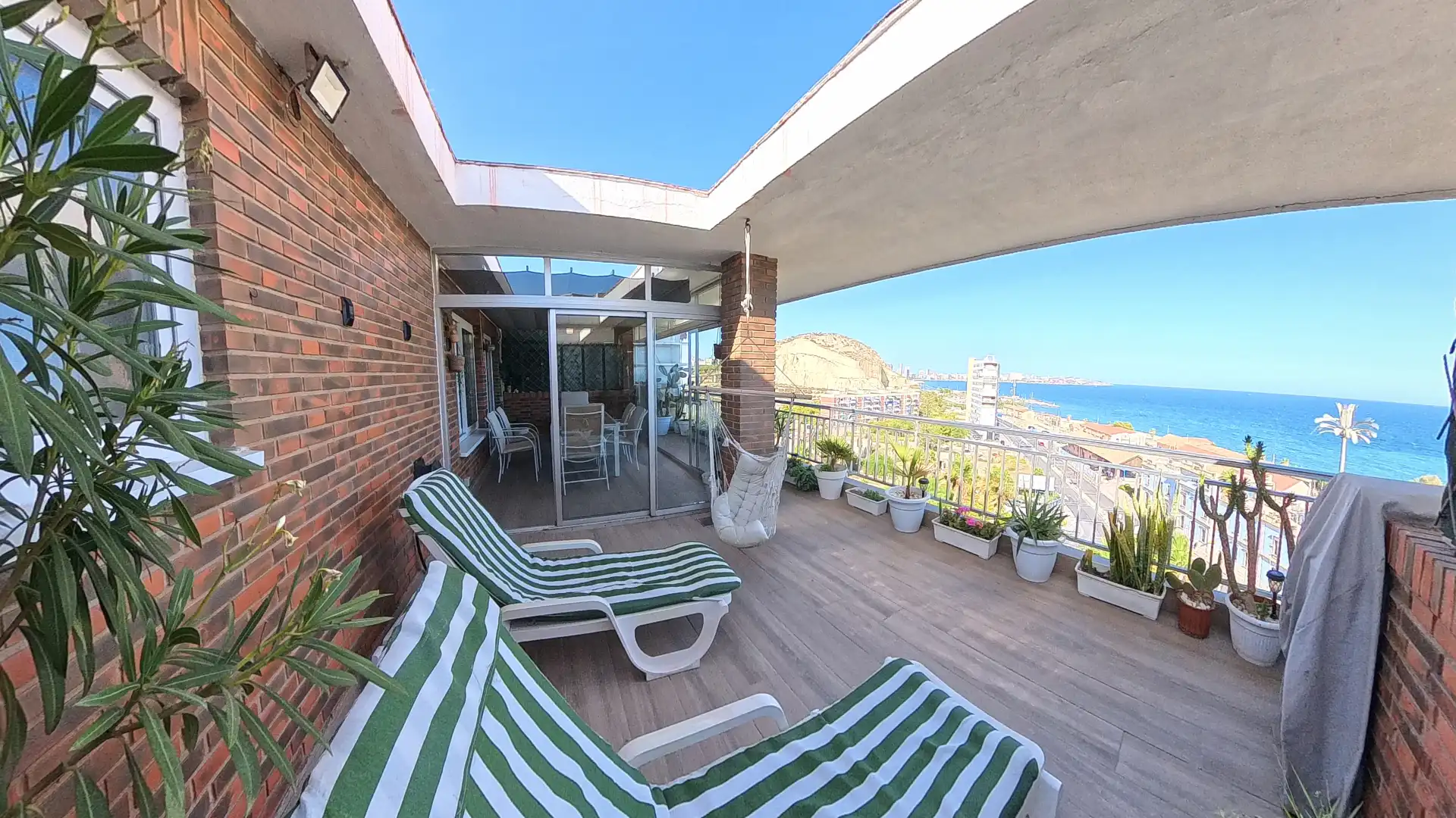 Terrasse von Dachboden zum Verkauf in Alicante / Alacant mit Klimaanlage, Terrasse und Ofen