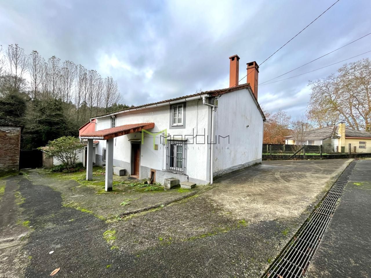 Vista exterior de Casa o xalet en venda en Santiago de Compostela  amb Calefacció i Jardí privat
