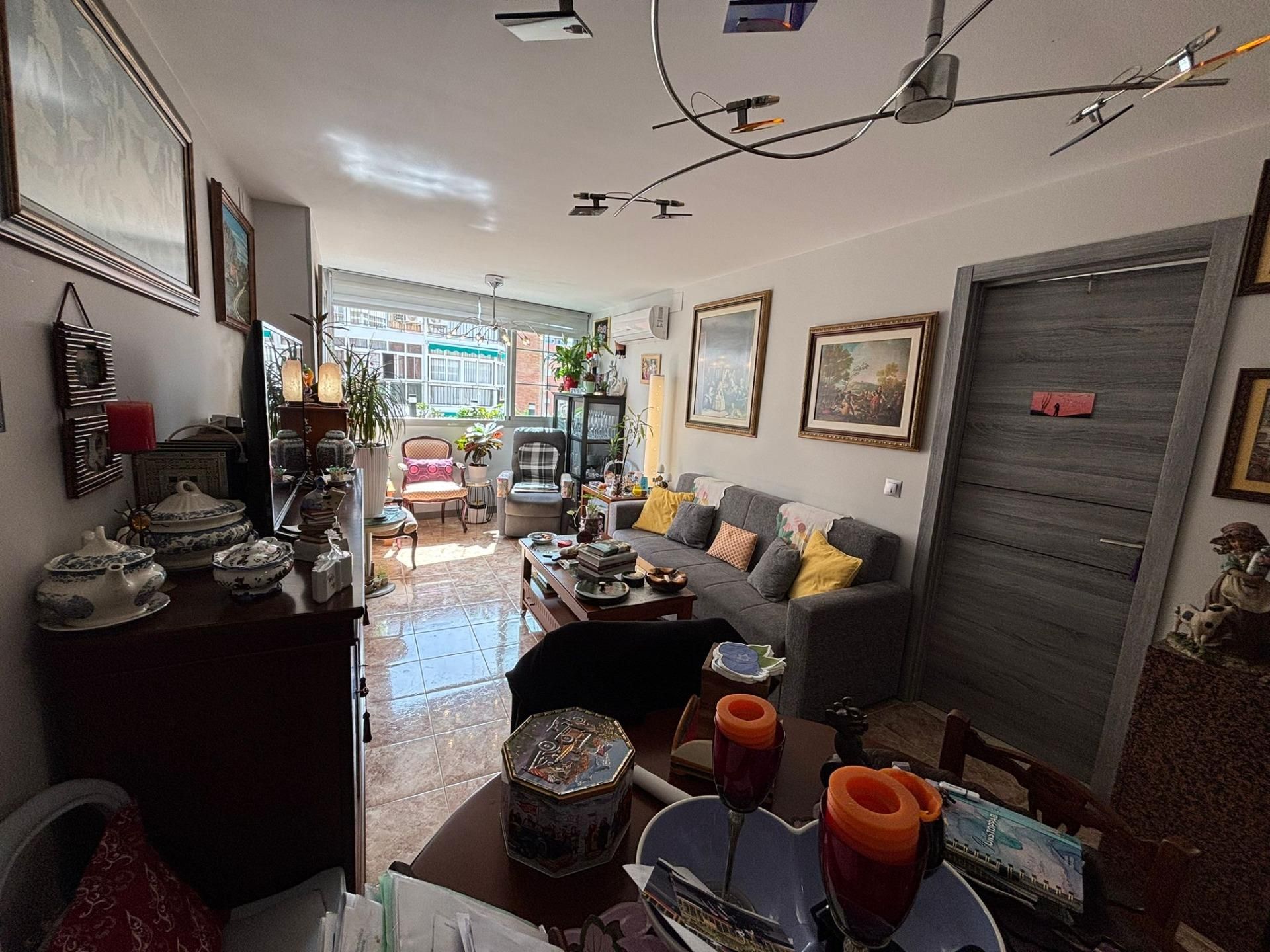 Sala d'estar de Apartament en venda en Torremolinos amb Aire condicionat, Calefacció i Piscina comunitària