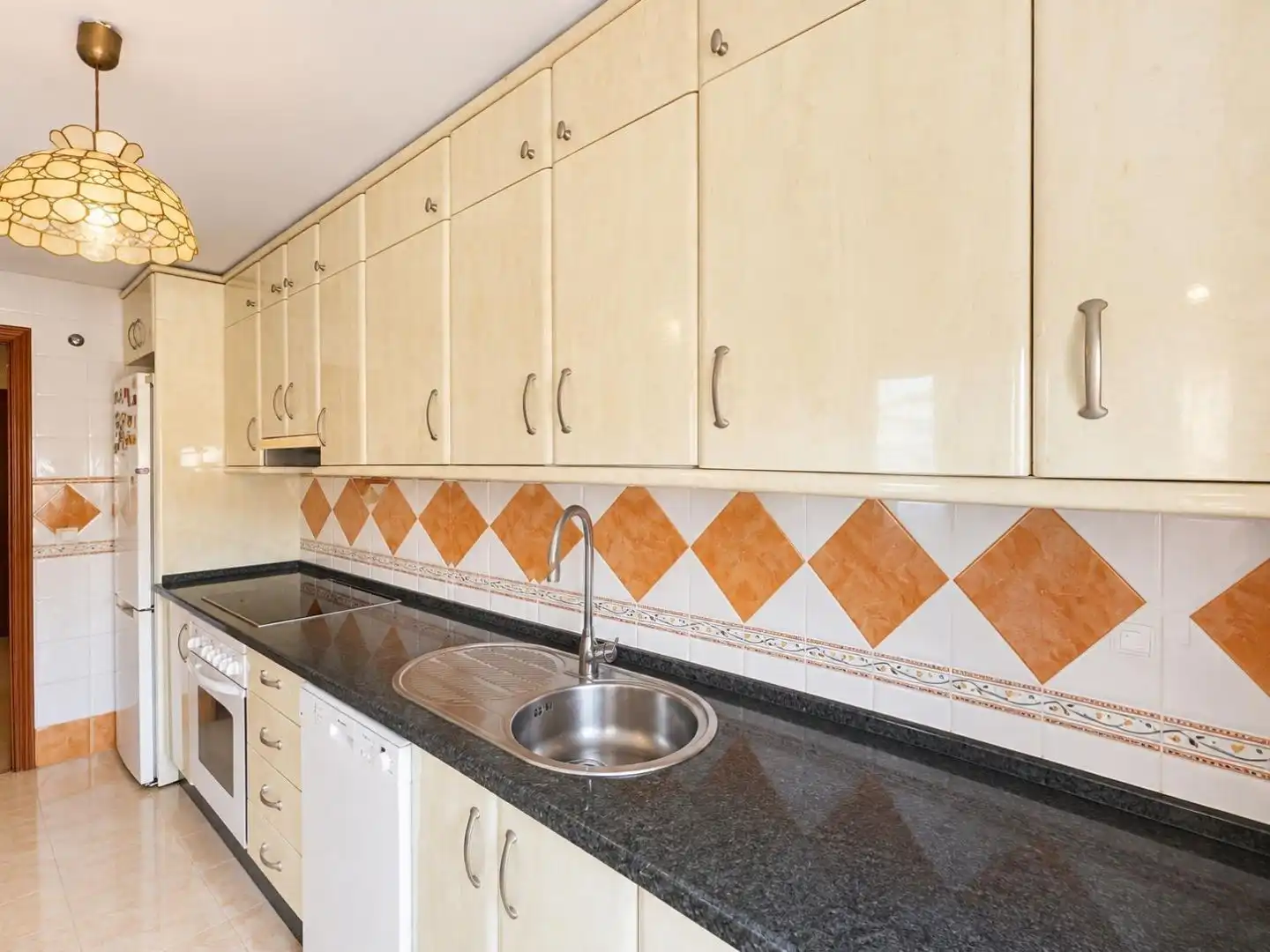 Küche von Wohnung zum Verkauf in Marbella mit Klimaanlage, Terrasse und Balkon