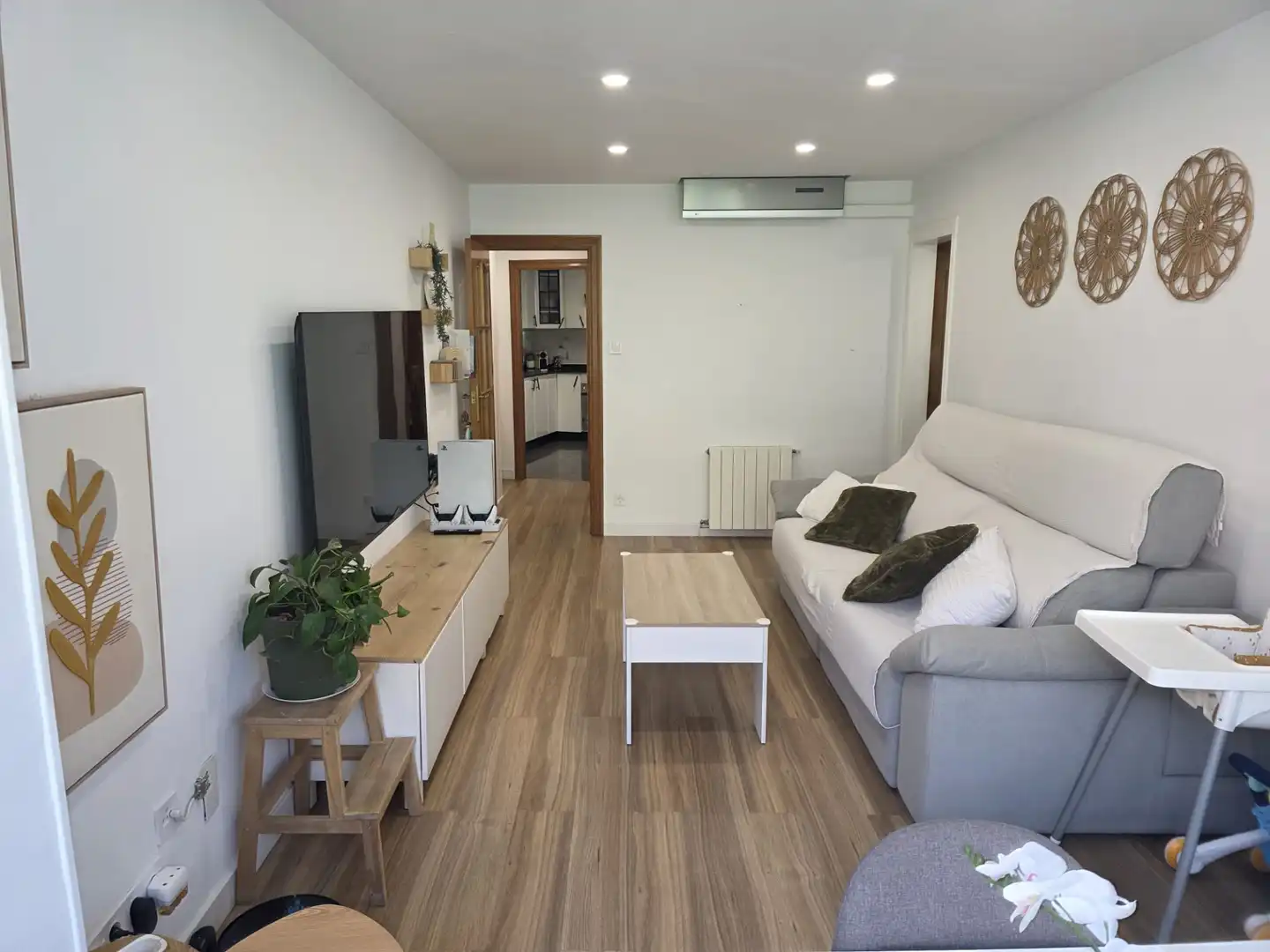 Sala d'estar de Pis en venda en L'Hospitalet de Llobregat amb Aire condicionat, Calefacció i Parquet
