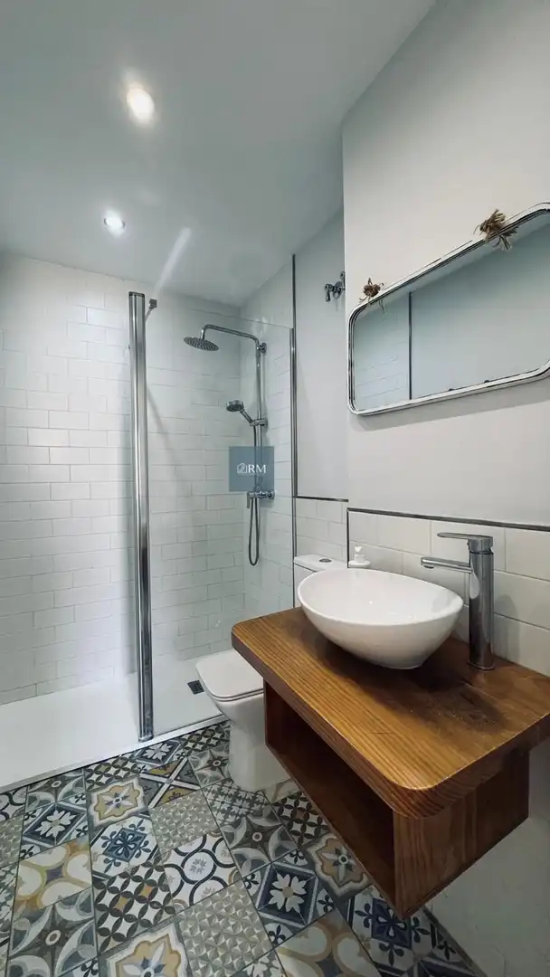 Badezimmer von Wohnung zur Miete in Sanlúcar de Barrameda mit Klimaanlage, Parkett und Balkon