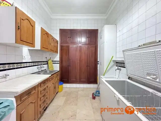 Cuina de Casa o xalet en venda en Carmona amb Aire condicionat i Calefacció
