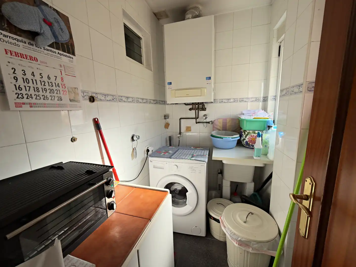 Cuina de Casa o xalet en venda en Oviedo  amb Calefacció, Jardí privat i Parquet