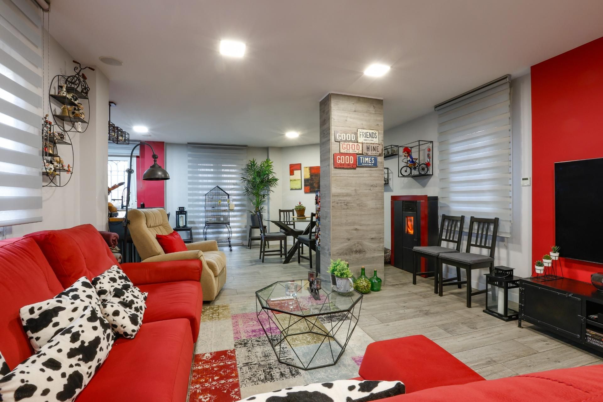 Sala de estar de Casa adosada en venta en Valdemoro con Aire acondicionado, Calefacción y Jardín privado