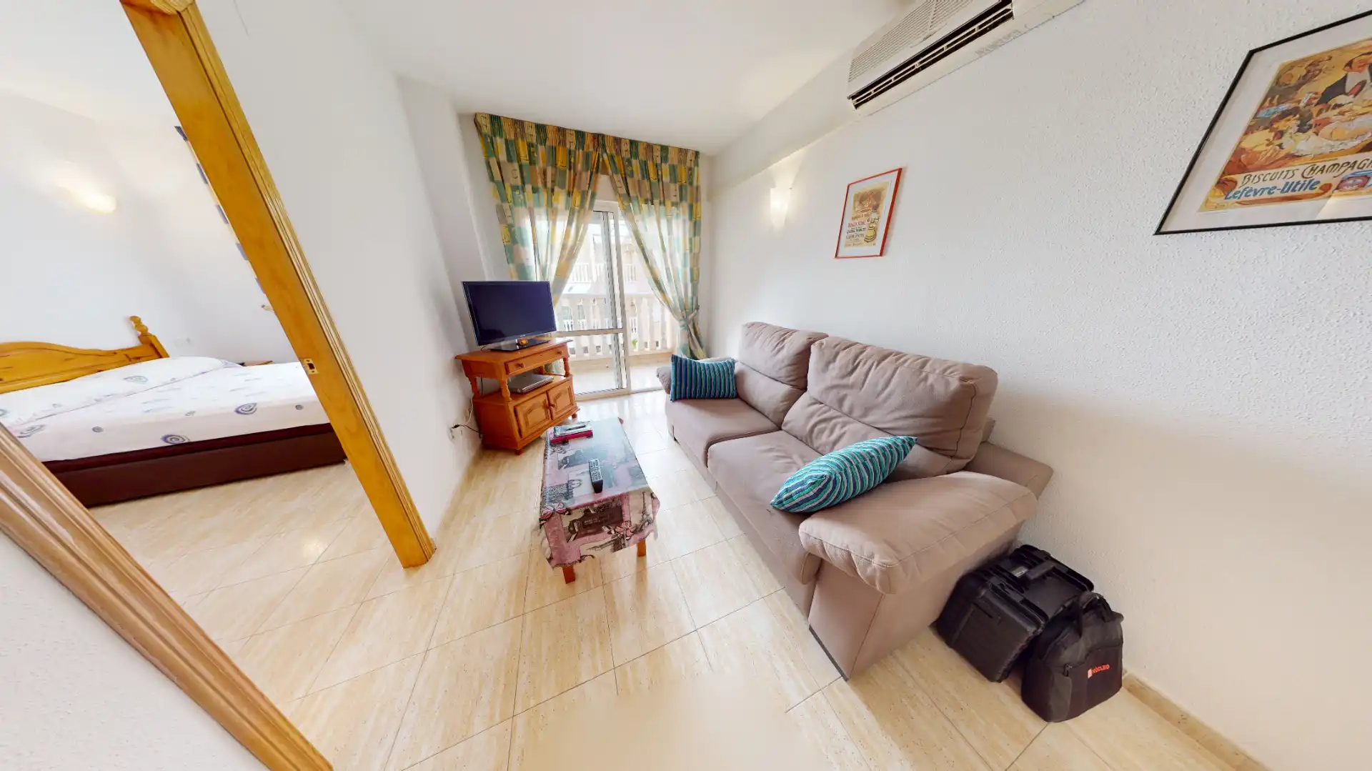 Sala d'estar de Pis en venda en Torrevieja amb Aire condicionat, Terrassa i Moblat