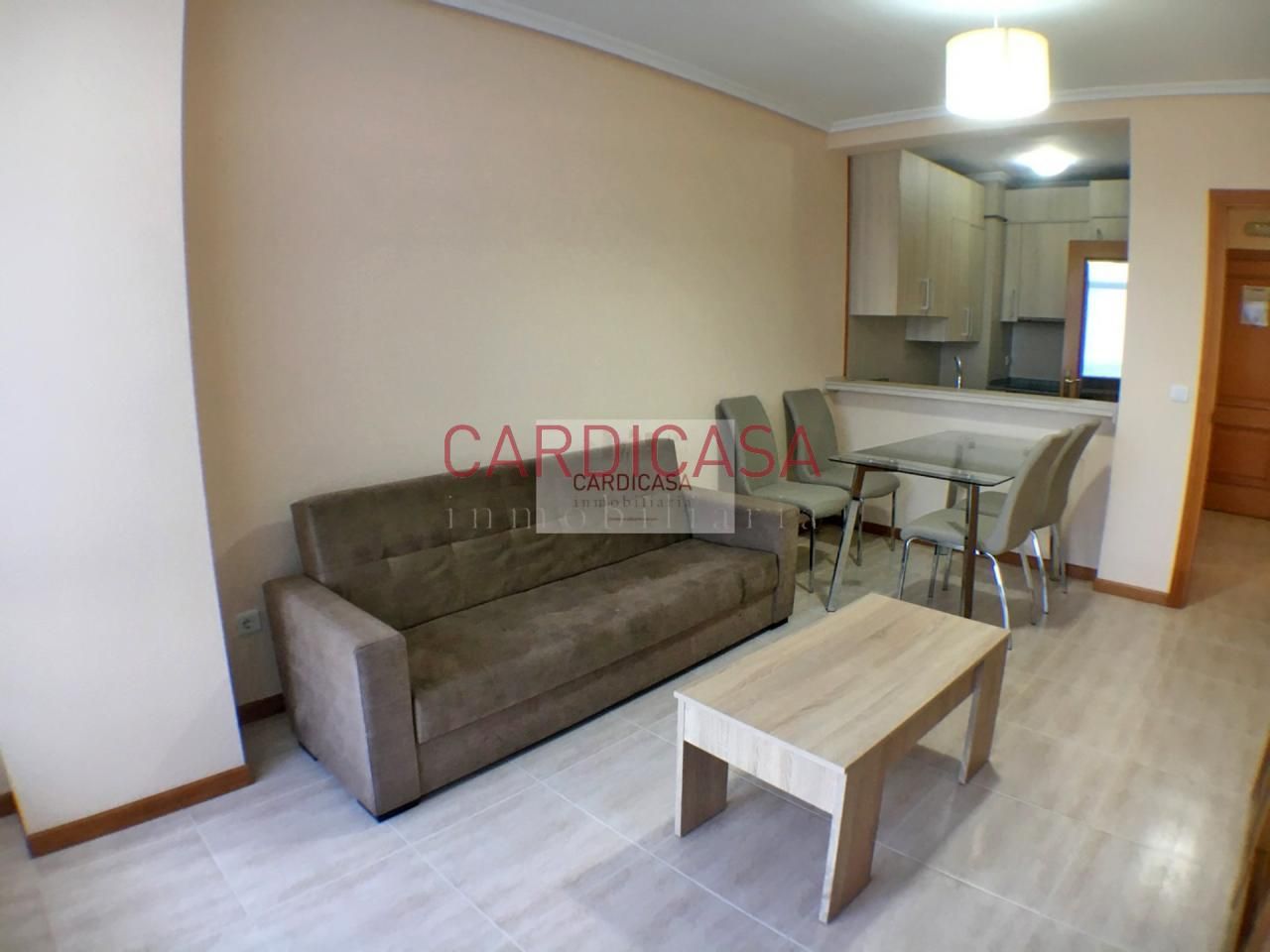 Sala d'estar de Pis de lloguer en Vigo  amb Calefacció, Traster i Moblat