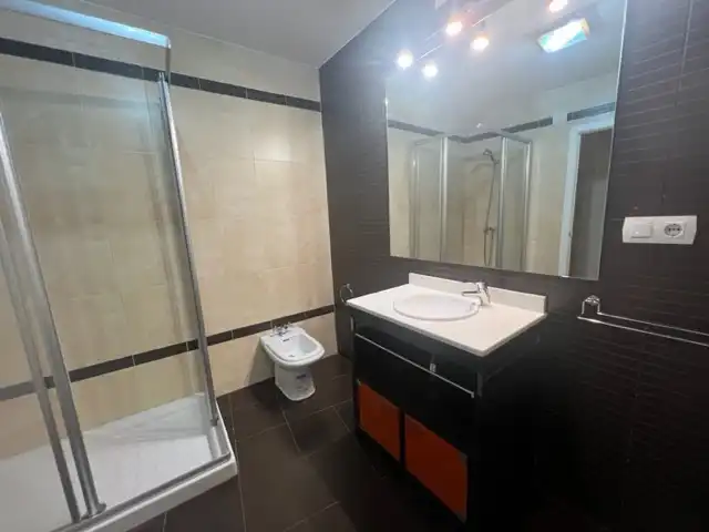 Bathroom of Flat for rent in Puertollano  with Air Conditioner, Heating and Parquet flooring