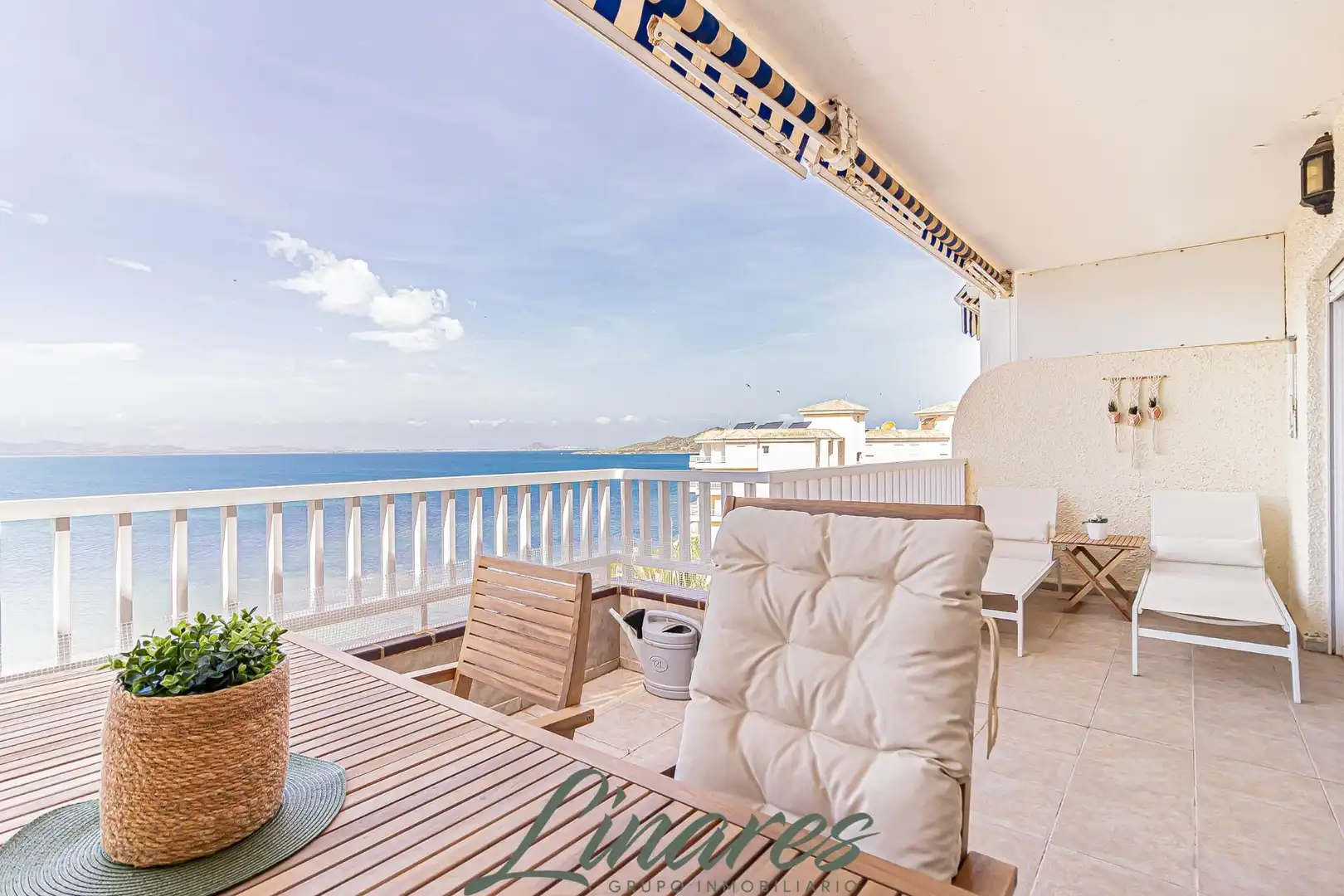 Terraza de Apartamento en venta en La Manga del Mar Menor con Terraza y Piscina comunitaria