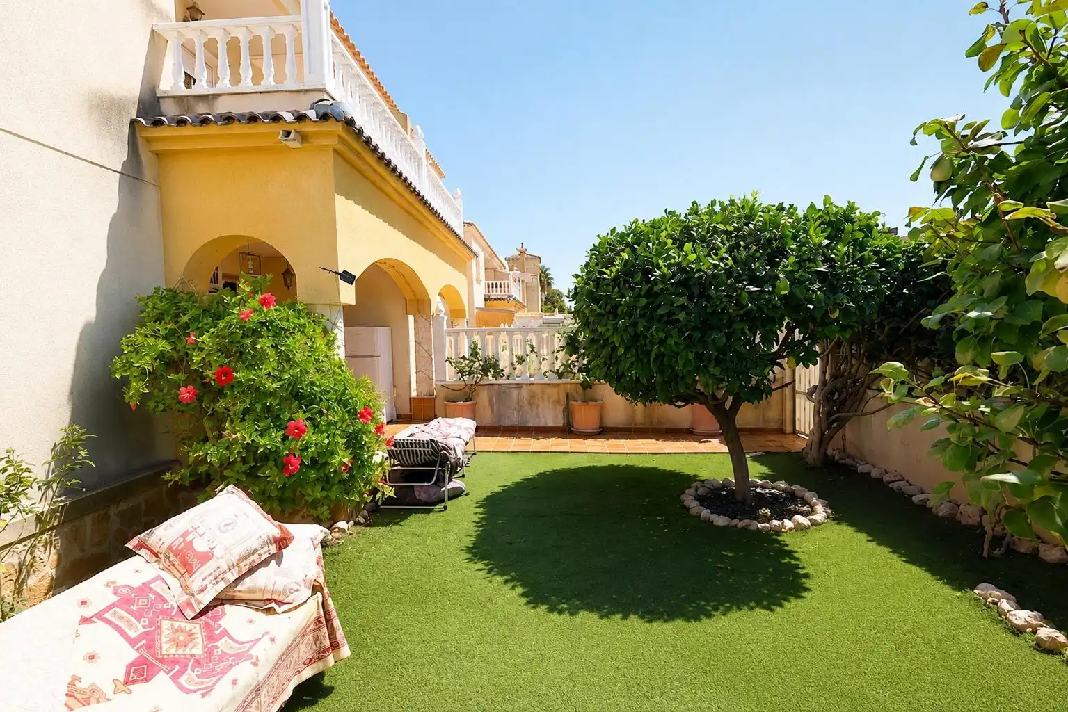 Jardí de Casa o xalet en venda en Orihuela amb Aire condicionat, Jardí privat i Piscina
