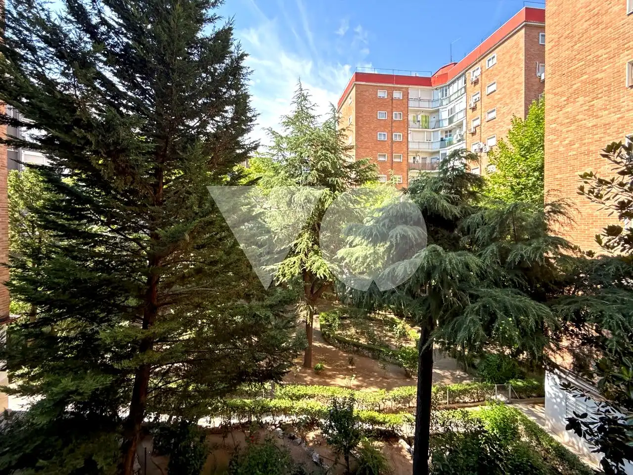 Vista exterior de Piso en venta en Madrid con Aire acondicionado, Calefacción y Parquet