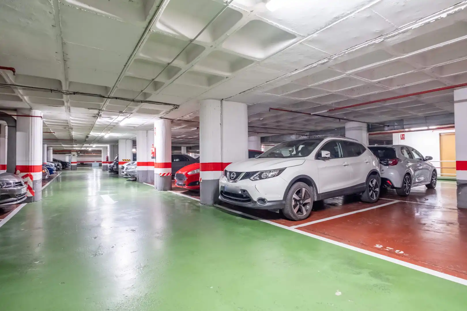 Parkplatz von Wohnung zum Verkauf in Zaragoza mit Klimaanlage, Heizung und Parkett