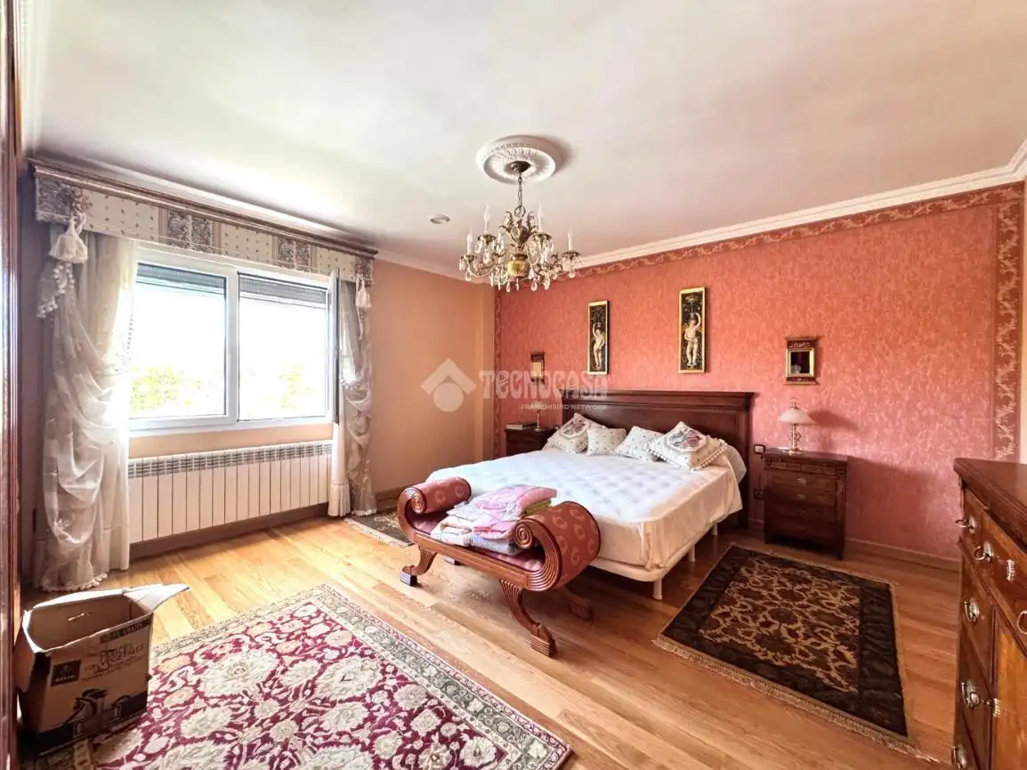 Bedroom of Houses for sale in Valladolid  with Air Conditioner, Parquet flooring and Furnished