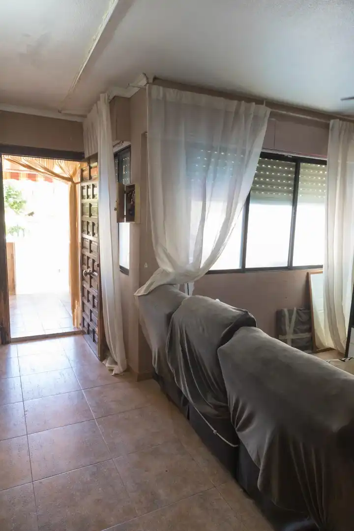 Habitación de Casa adosada en venta en San Vicente del Raspeig / Sant Vicent del Raspeig con Jardín privado, Terraza y Piscina