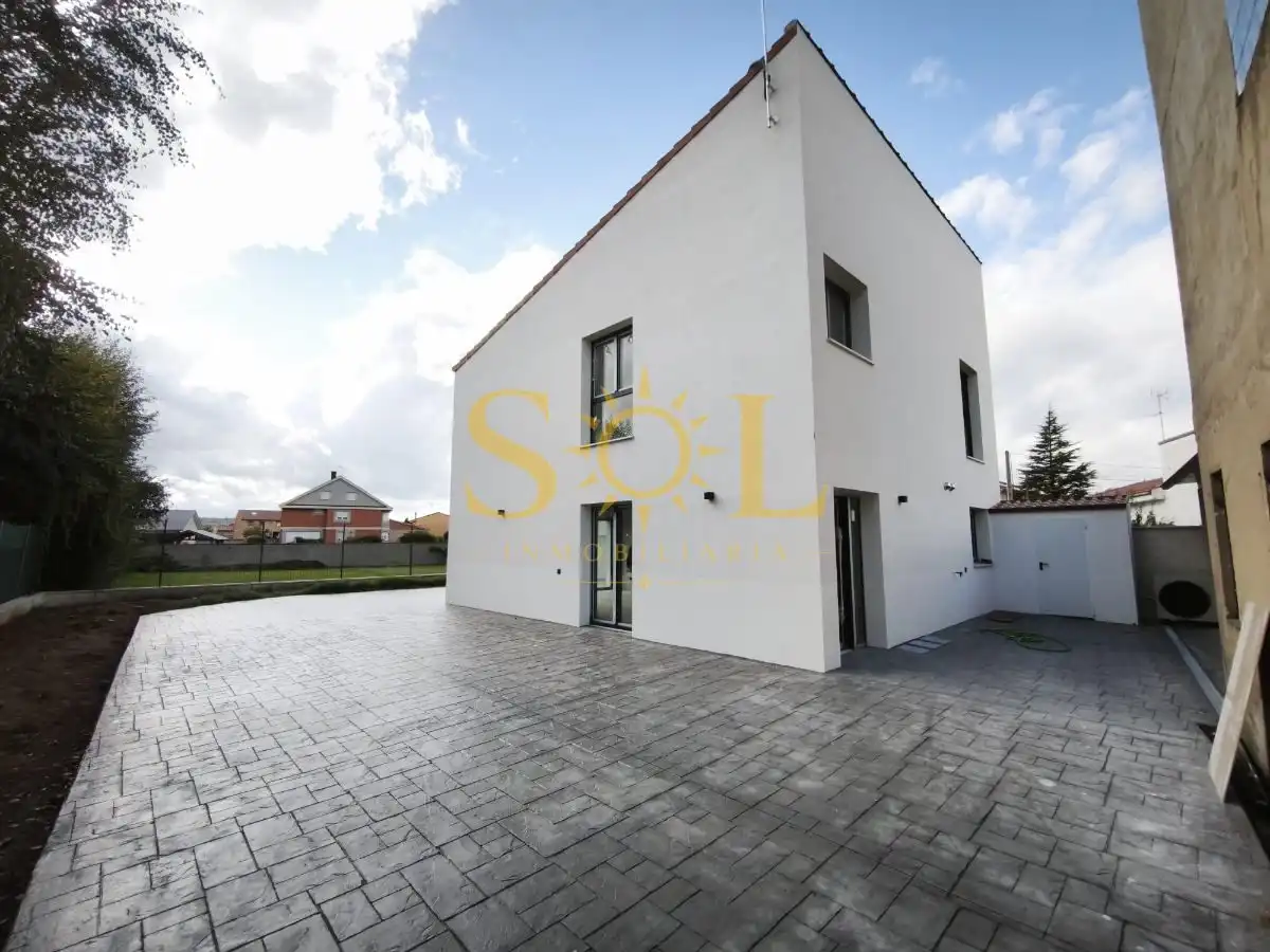 Casa con jardín en venta en Calle la Iglesia 3b Azadinos Leon, imagen 4