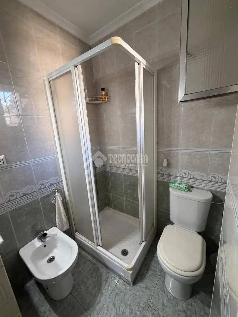 Bathroom of Flat for sale in Sevilla  with Air Conditioner and Furnished