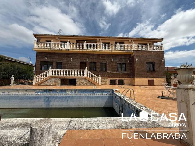 Casa-chalet en Venta en Avenida de Toledo en Calypo Fado