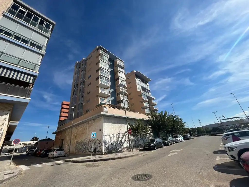 Vista exterior de Local en venta en Cartagena