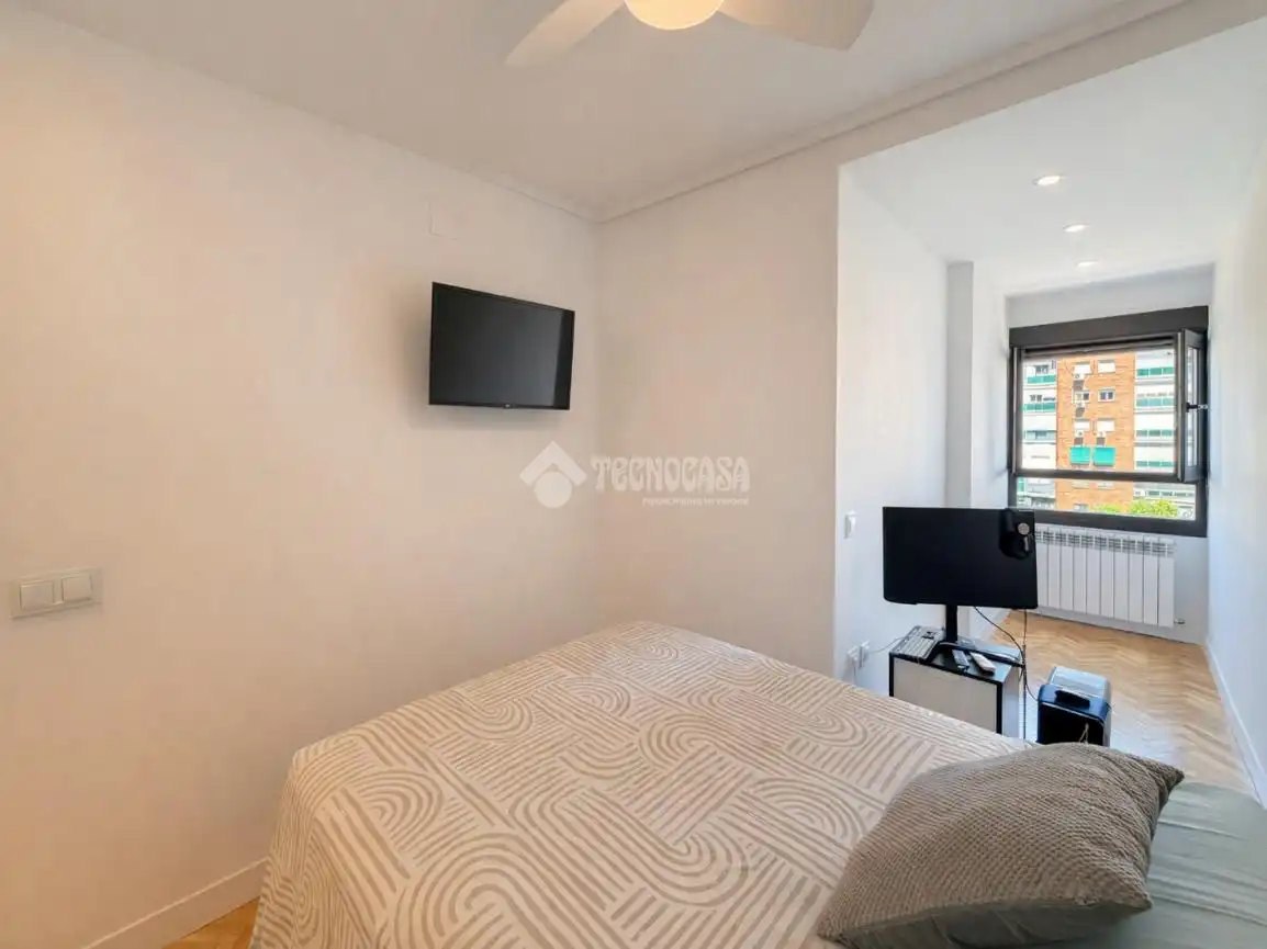 Habitación de Piso en venta en Madrid con Calefacción y Piscina comunitaria