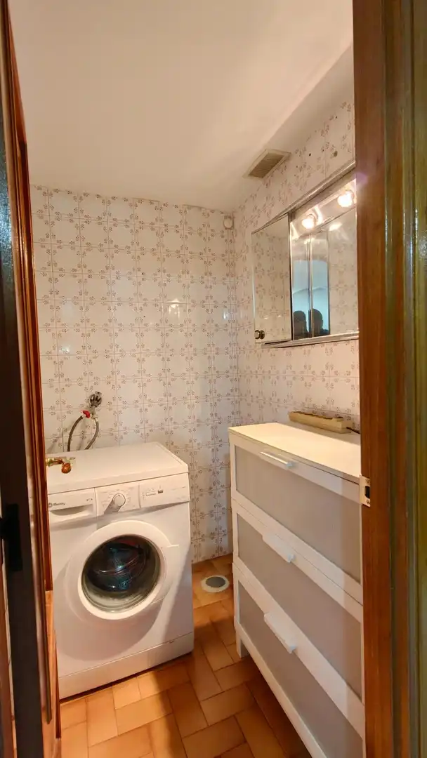 Baño de Piso en venta en Oviedo  con Calefacción y Amueblado