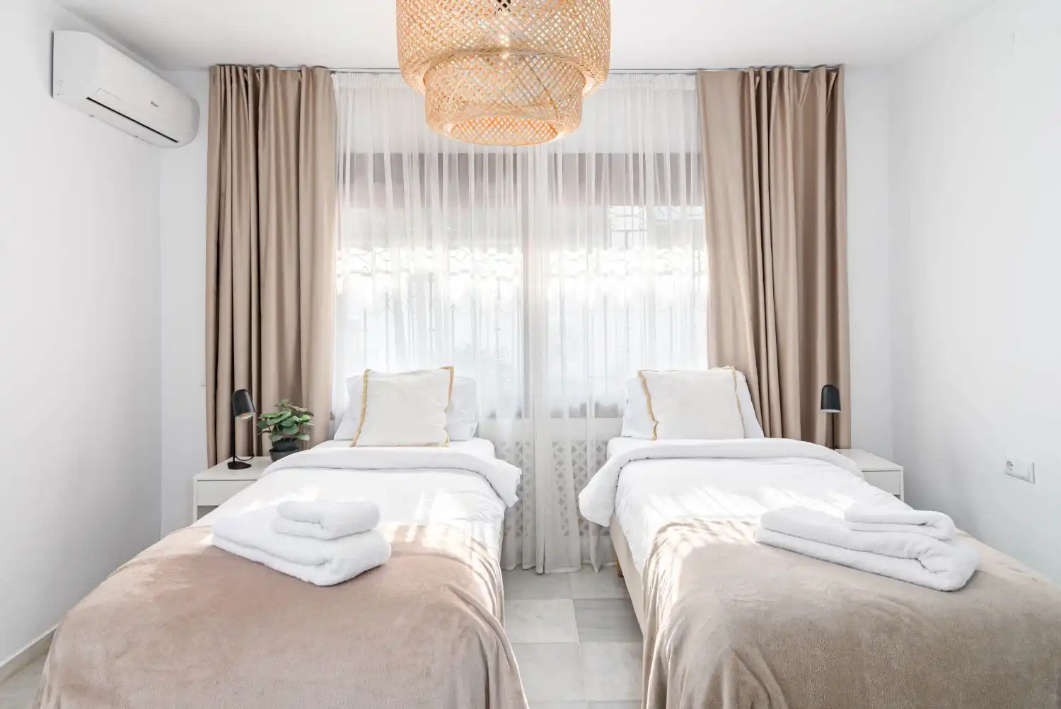 Bedroom of Houses for rent in Marbella  with Terrace and Swimming Pool