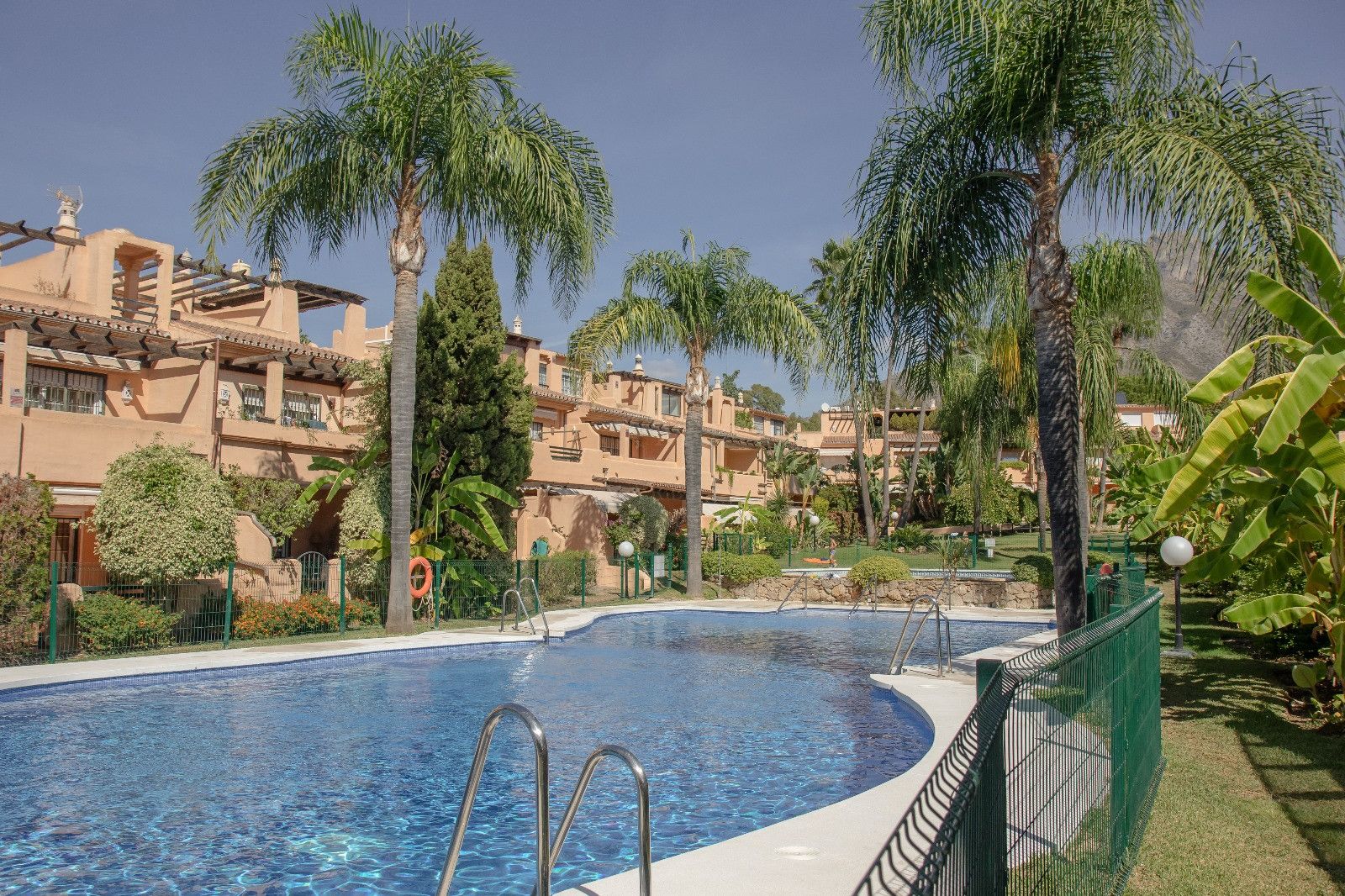 Jardí de Casa adosada de lloguer en Marbella amb Aire condicionat, Terrassa i Traster