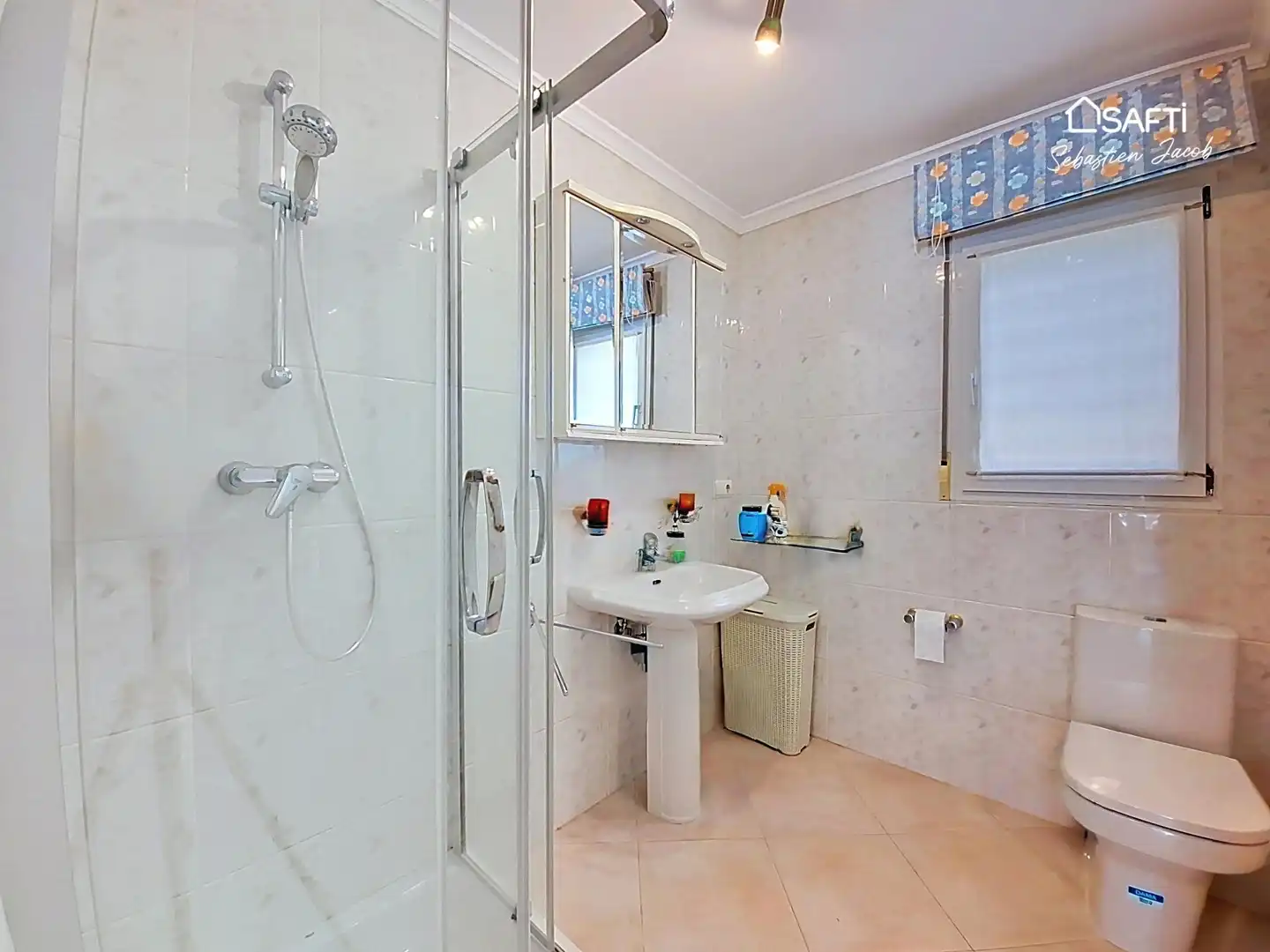 Bathroom of Houses for sale in Dénia  with Air Conditioner, Heating and Terrace