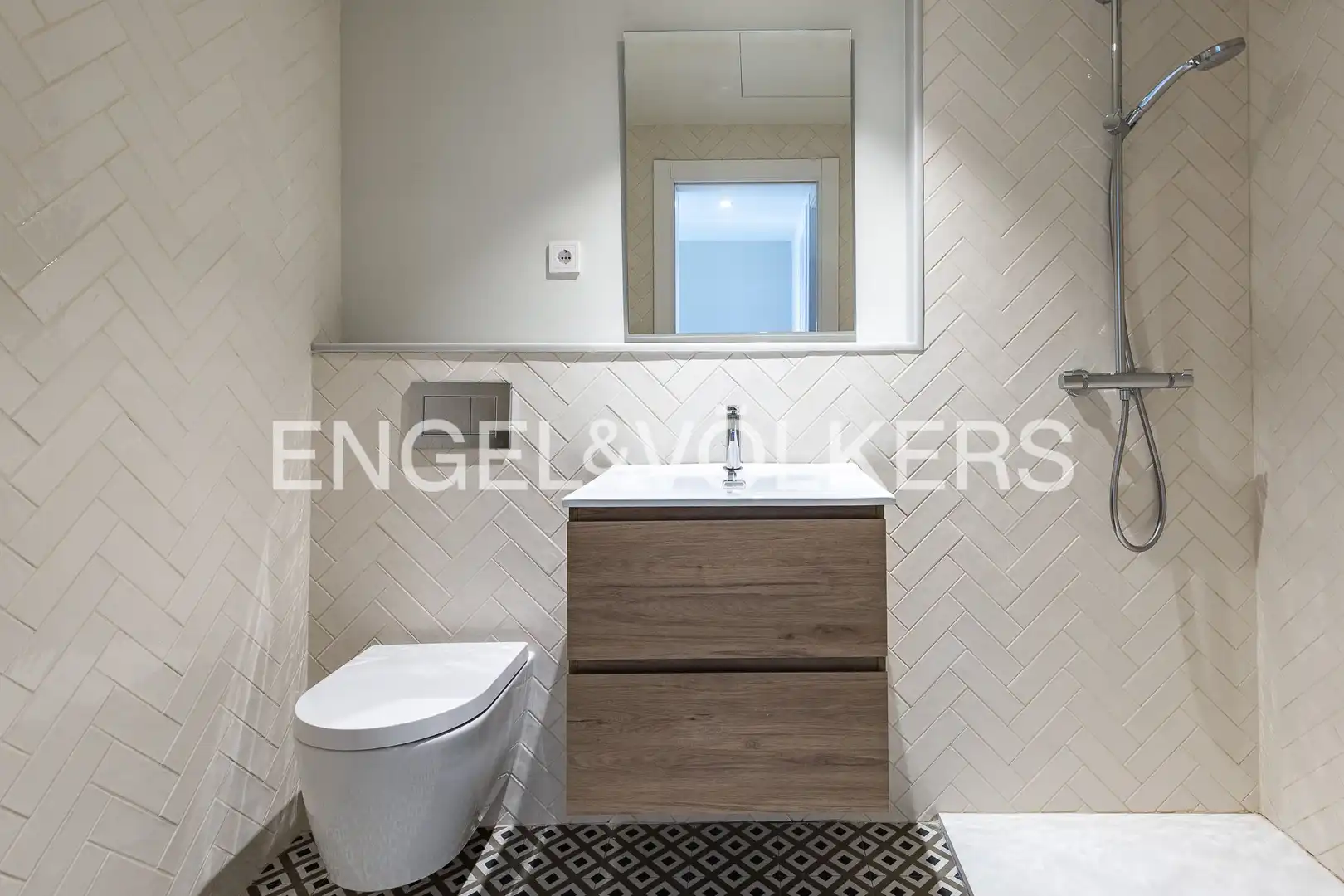 Badezimmer von Maisonette zum Verkauf in Barcelona mit Klimaanlage, Heizung und Parkett