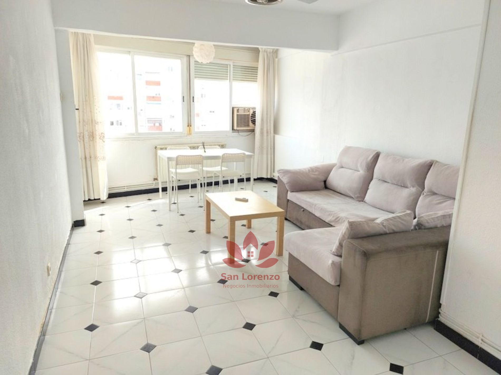 Sala de estar de Piso en venta en  Madrid Capital