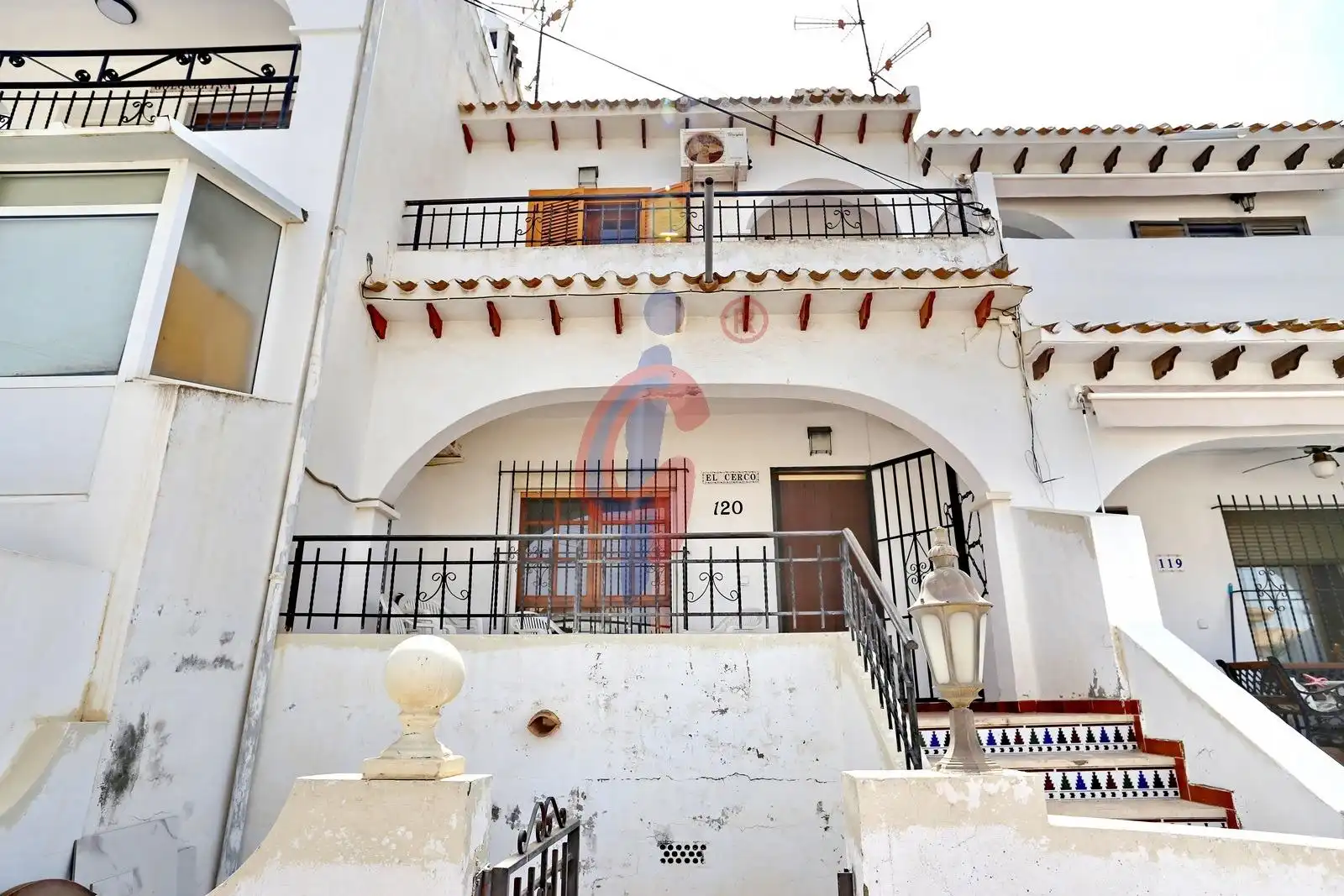 Vista exterior de Casa adosada en venda en Torrevieja amb Aire condicionat, Calefacció i Terrassa