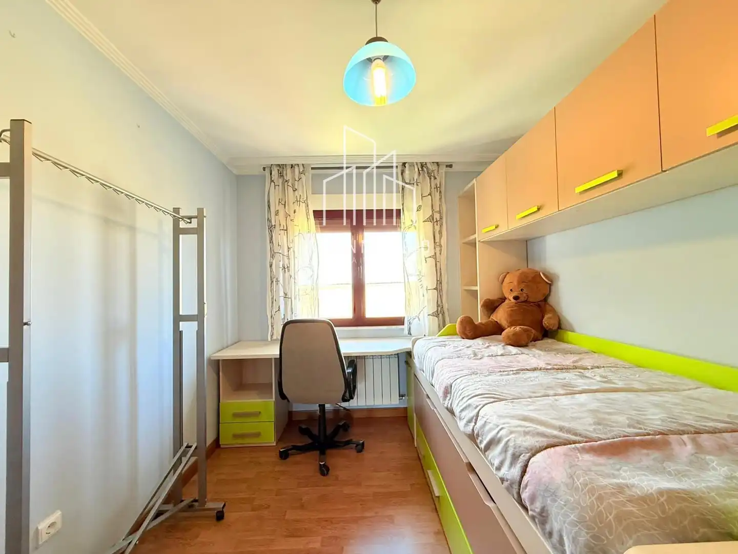 Habitación de Casa adosada en venta en Galindo y Perahuy con Calefacción, Jardín privado y Terraza