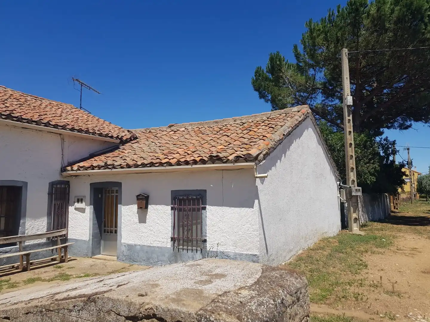 Vista exterior de Casa o xalet en venda en Aldehuela de Yeltes amb Calefacció, Moblat i Forn