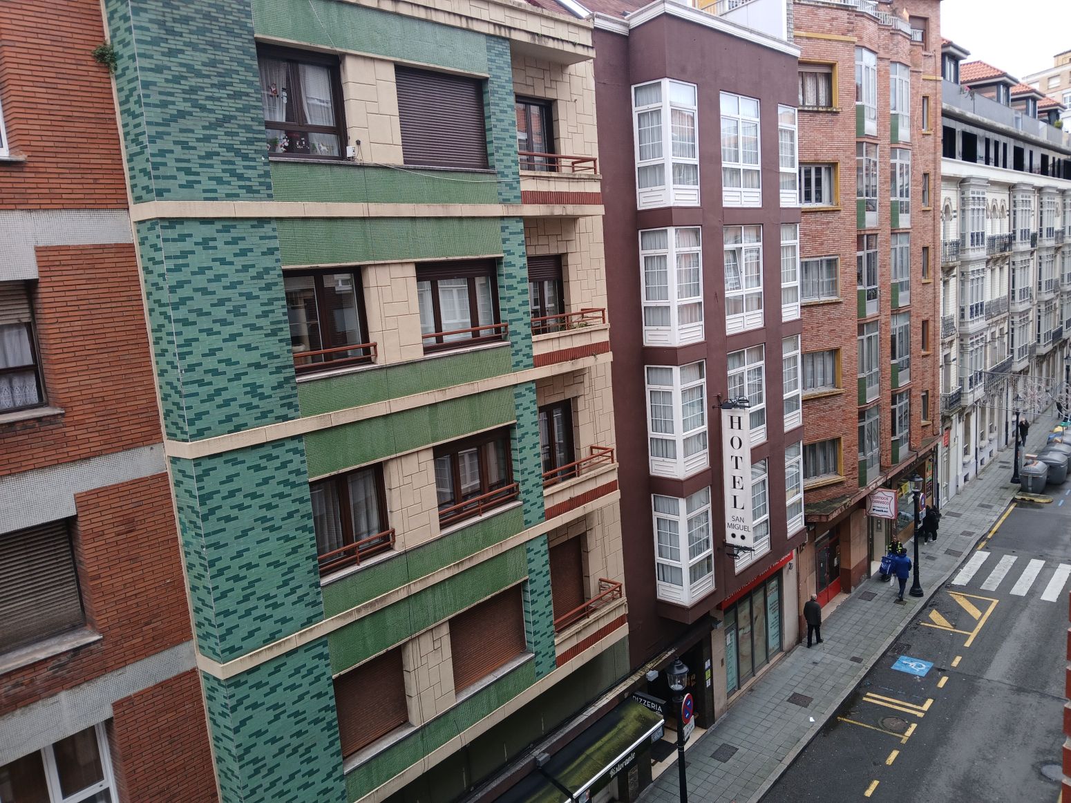 Vista exterior de Pis de lloguer en Gijón  amb Calefacció, Parquet i Terrassa