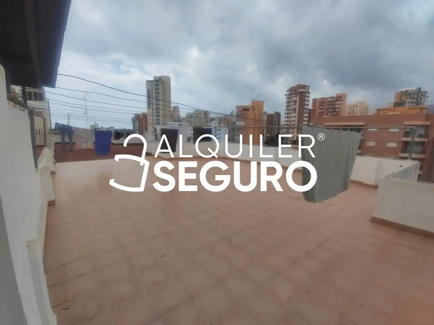 Vista exterior de Piso de alquiler en Benidorm con Aire acondicionado, Terraza y Amueblado