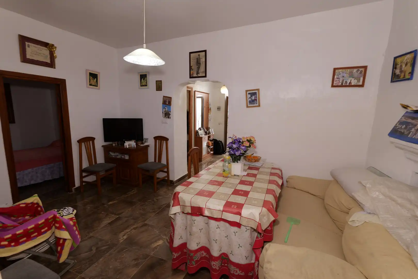 Sala de estar de Casa adosada en venta en Turón con Jardín privado, Terraza y Amueblado