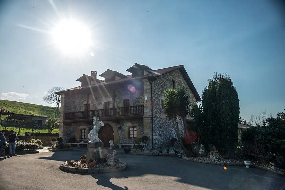 Casa o chalet de alquiler en Entrambasaguas con Calefacción, Jardín privado y Parquet