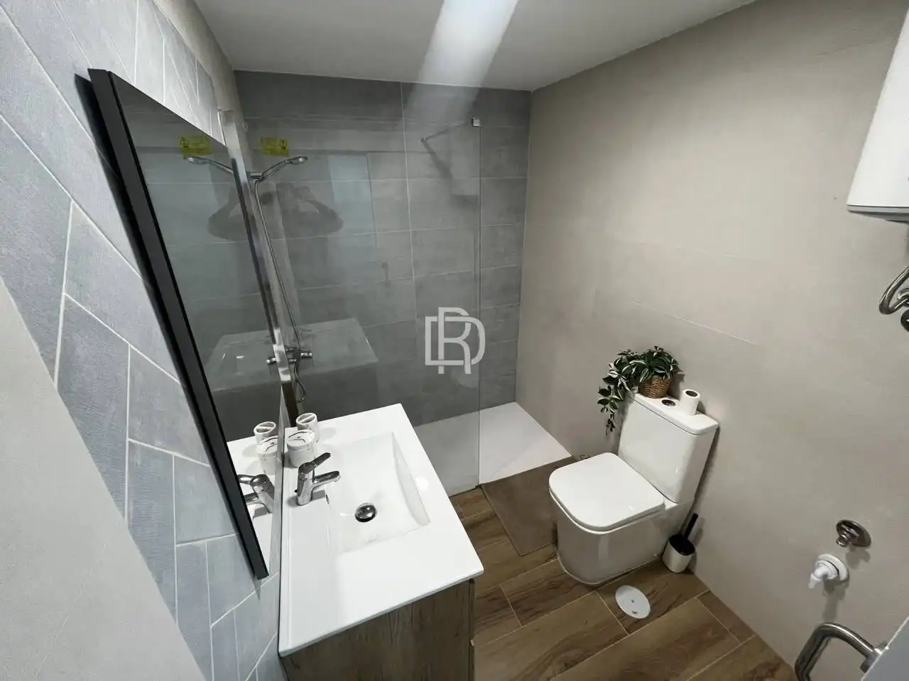 Badezimmer von Wohnung zum Verkauf in Puerto de la Cruz mit Parkett und Möbliert