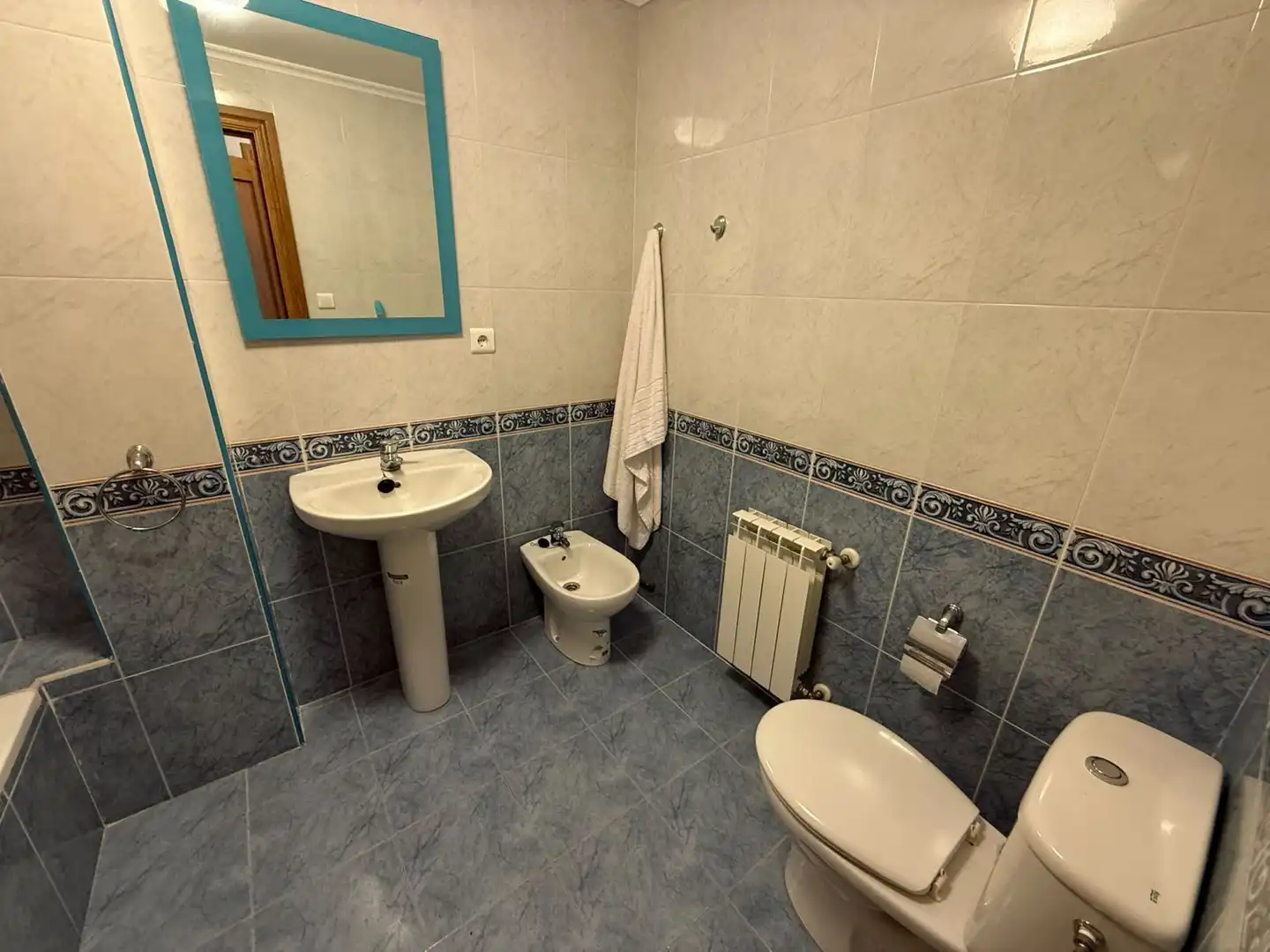 Baño de Piso en venta en Hazas de Cesto con Calefacción, Terraza y Piscina comunitaria