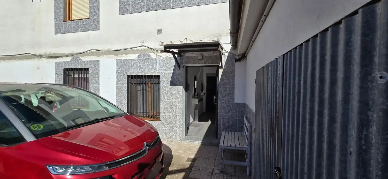 Vista exterior de Casa o xalet en venda en Piedrabuena amb Aire condicionat i Moblat
