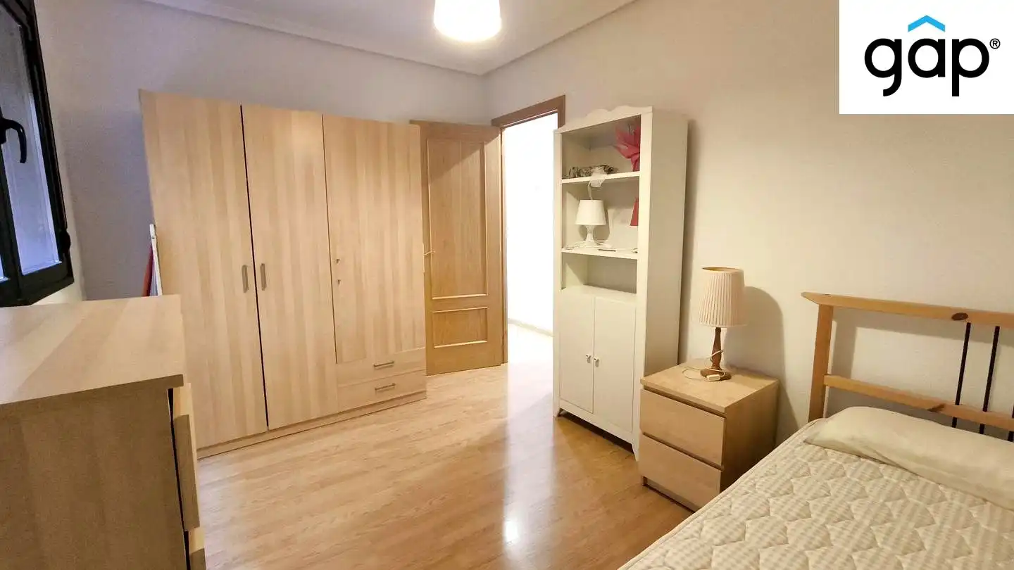 Habitación de Piso en venta en Cuenca con Calefacción, Trastero y Amueblado