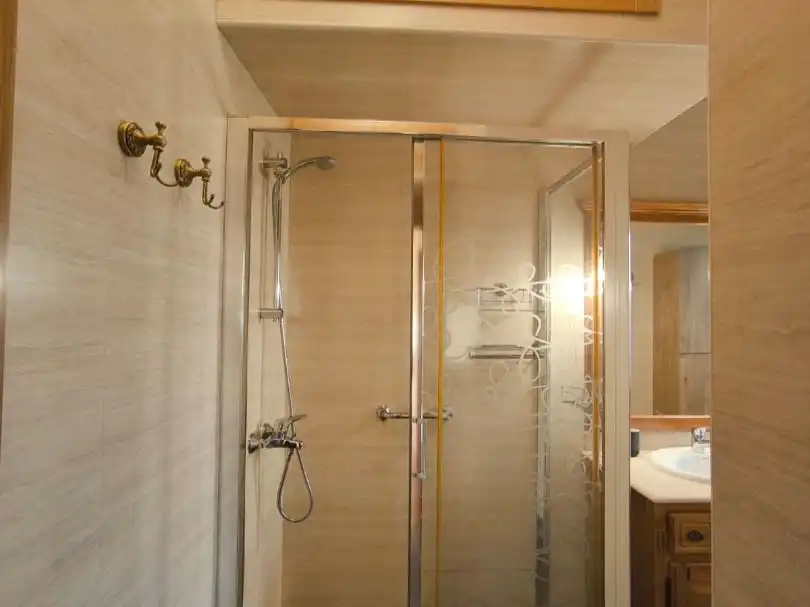 Badezimmer von Dachboden zur Miete in  Madrid Capital mit Klimaanlage, Terrasse und Balkon