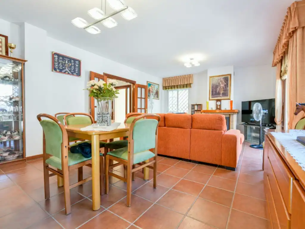 Sala d'estar de Casa adosada en venda en Málaga