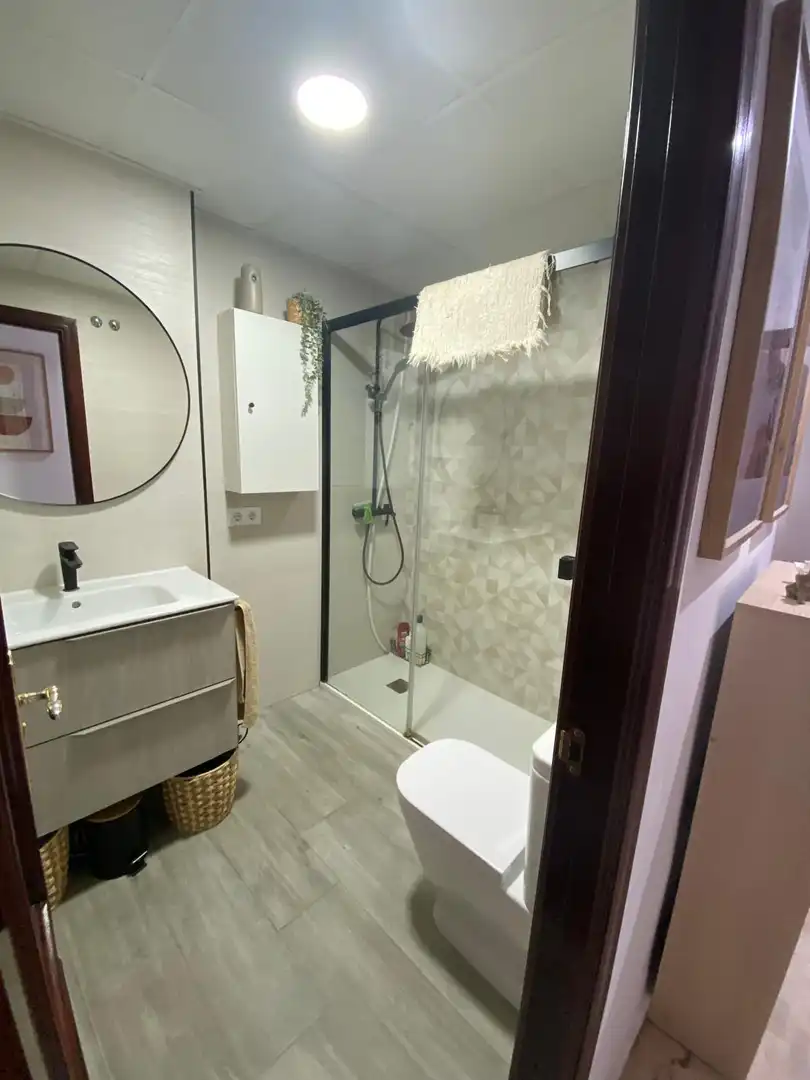 Badezimmer von Wohnung zum Verkauf in San Fernando mit Klimaanlage und Abstellraum