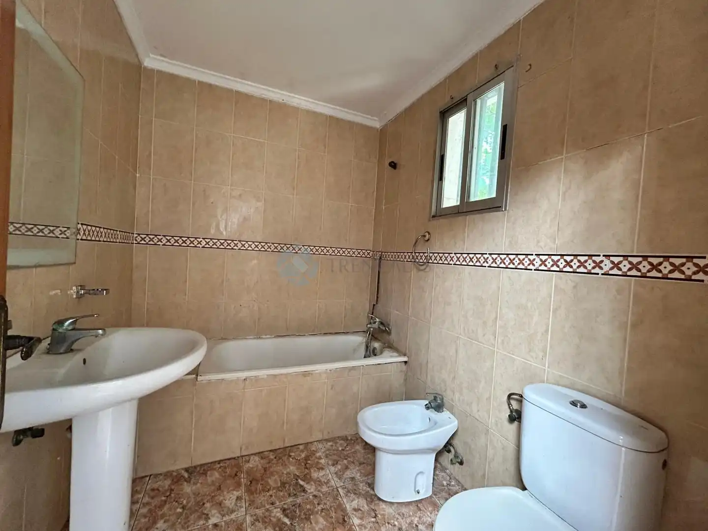 Badezimmer von Einfamilien-Reihenhaus zum Verkauf in Alberic