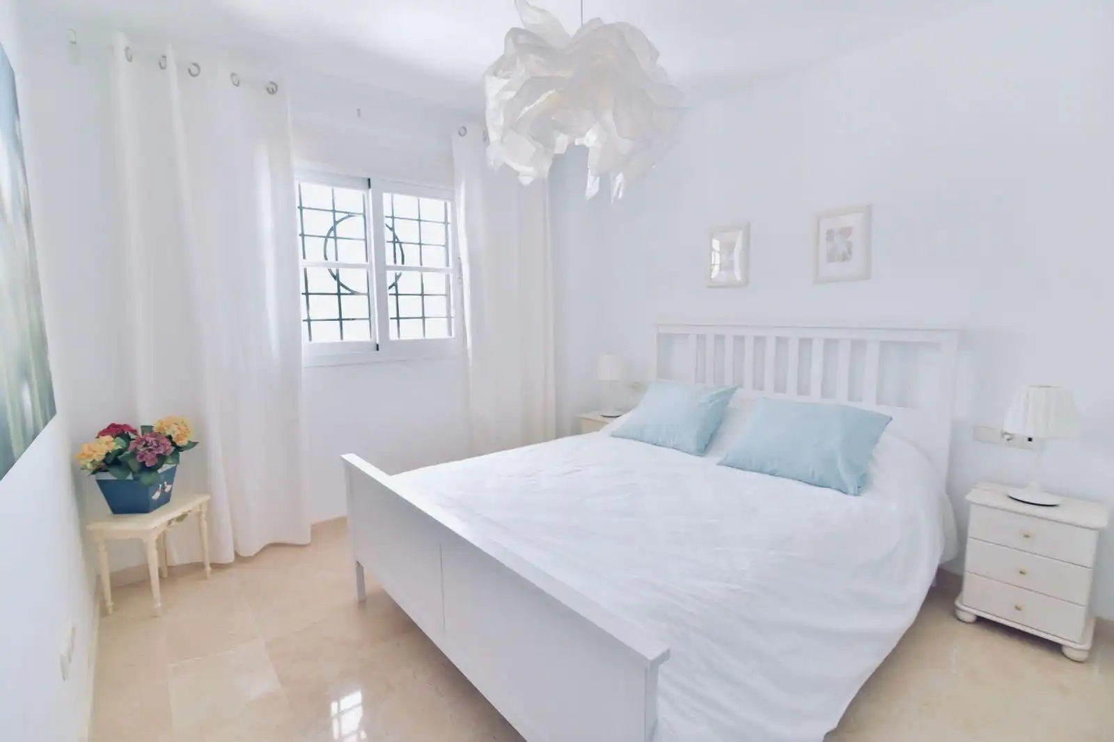 Habitación de Planta baja en venta en Vélez-Málaga con Aire acondicionado, Jardín privado y Terraza
