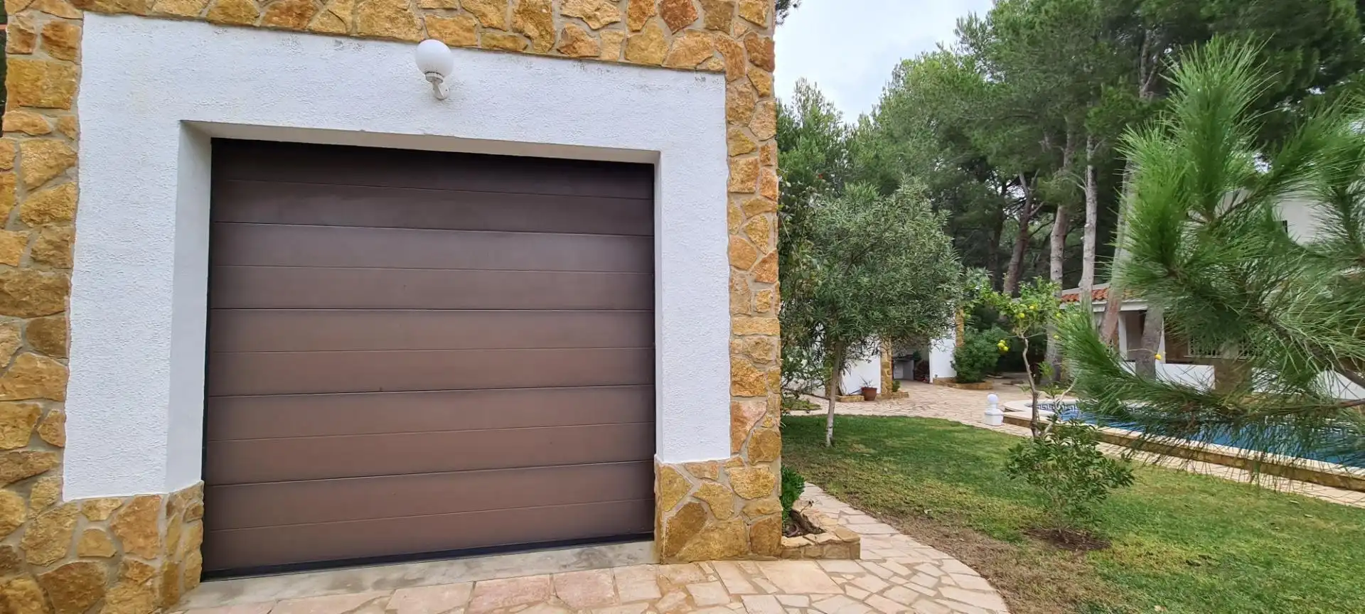 Vista exterior de Casa o xalet en venda en L'Ametlla de Mar  amb Aire condicionat, Calefacció i Jardí privat