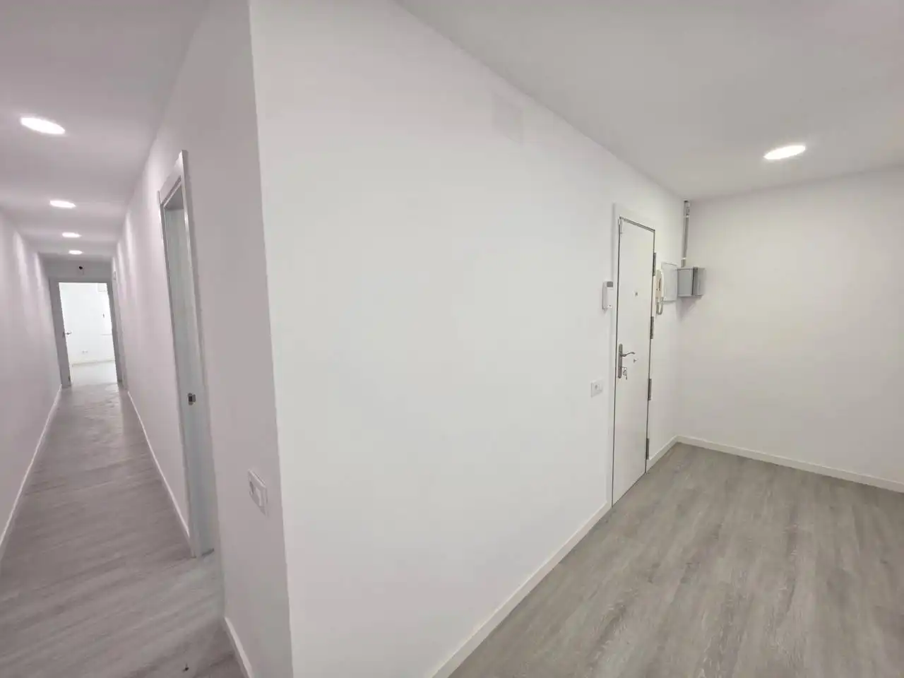 Wohnung zum Verkauf in Barcelona mit Klimaanlage, Parkett und Terrasse