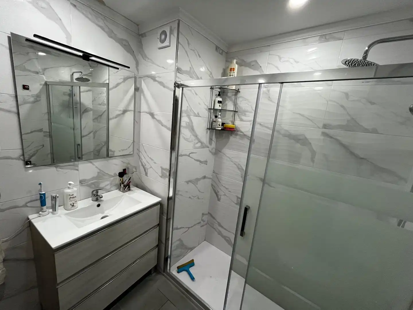 Bany de Apartament de lloguer en Benalmádena amb Aire condicionat i Moblat