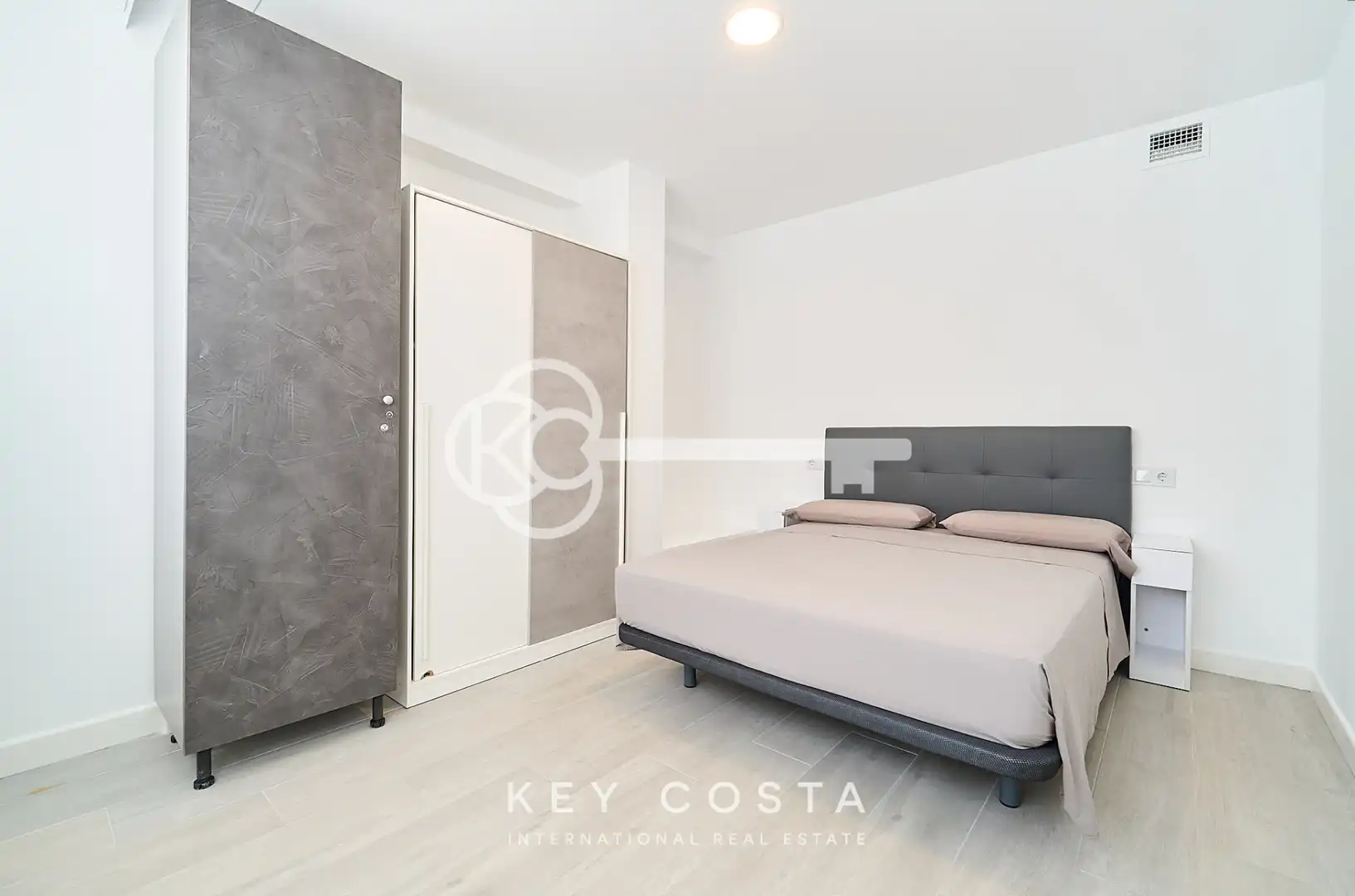 Habitación de Piso en venta en Alicante / Alacant con Aire acondicionado, Terraza y Amueblado