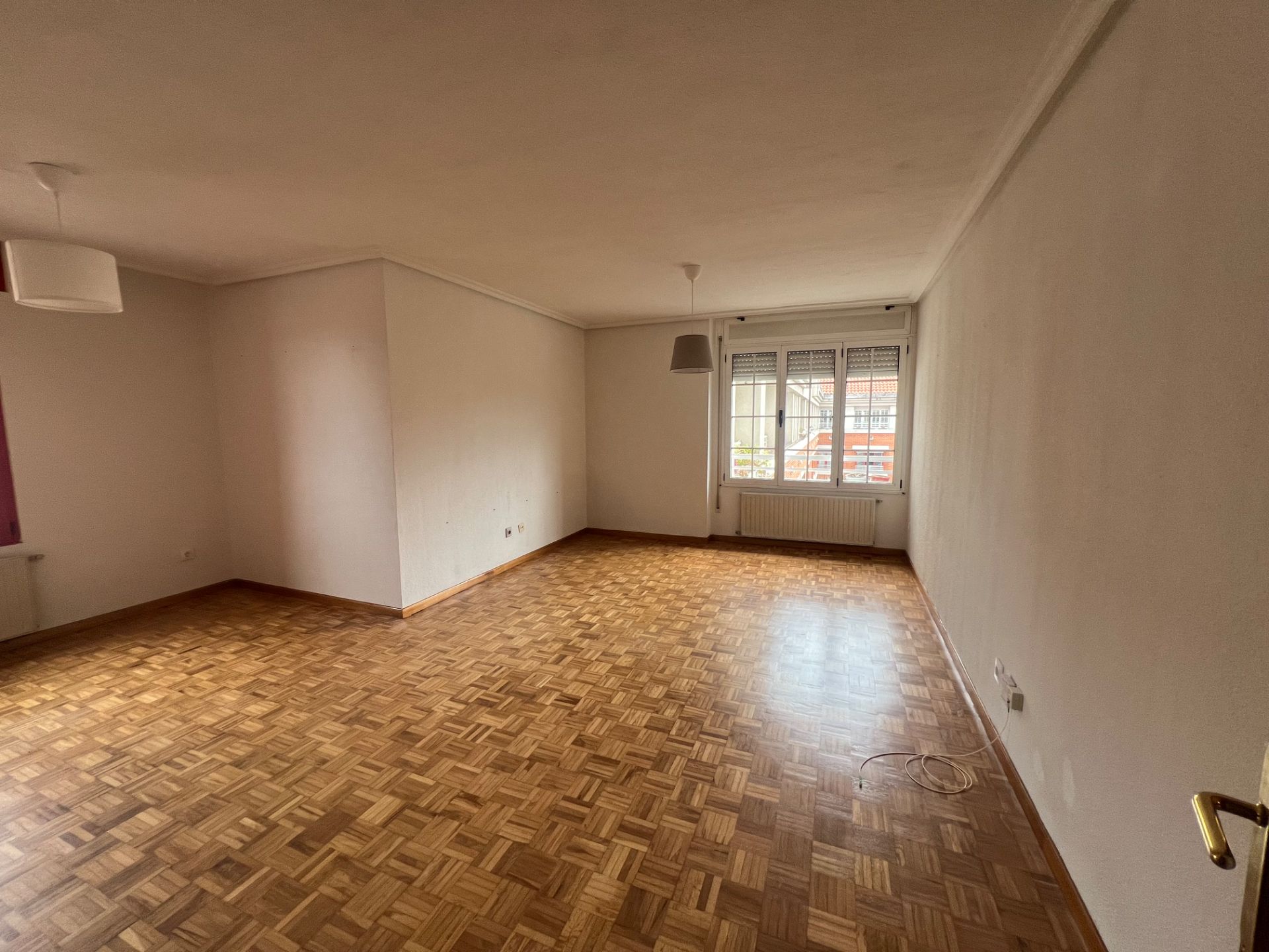 Sala d'estar de Pis en venda en Siero amb Calefacció, Parquet i Traster